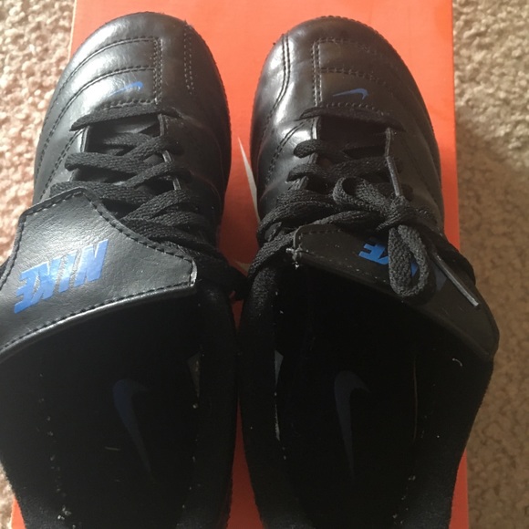 Nike Soccer Cleats - Picture 2 of 4